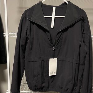 NWT 🍋 Lululemon Black Pack Light Pullover - Size 6